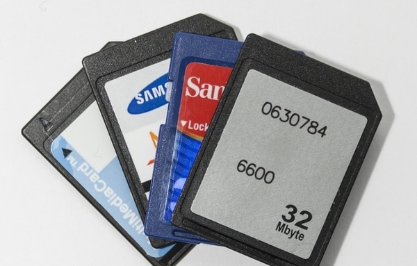 [이슈와 테마] 메모리값 급등의 두 얼굴 “반도체는 웃는데 서민은 운다”