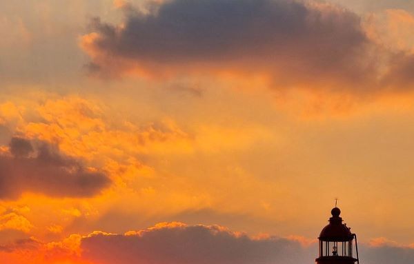 [요즘 뜨는 정보]4월에 꼭 찾아봐야 할 등대 '삼천포구항 동방파제 등대'