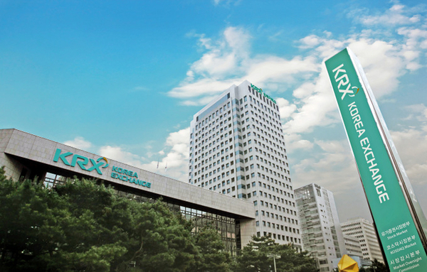 [이슈와 테마] 상장폐지 문턱에서 ‘기술적 회피’로 연명하는 기업들