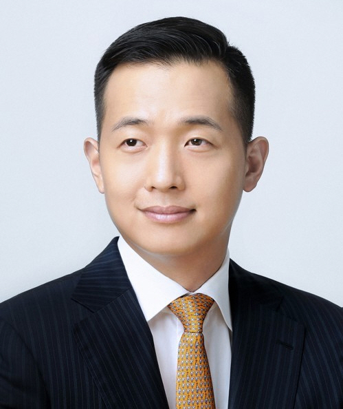 재계에서는 그룹 사업 재편과 중장기 전략 사업 추진을 책임지는 전략부문 대표이사를 맡는 등 김동관 한화 부회장이 그룹에서 확실한 후계자로 자리 잡으면서 조직에 변화가 일고 있는 모습이라고 보고 있다.(사진=한화)