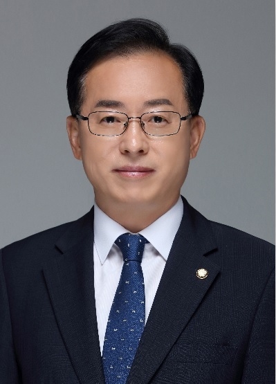 김경만 의원은 24일 국회에서 열린 한국석유공사 국정감사에서 자체감사에서 적발된 하베스트의 방만 경영 행태를 강하게 질타했다.(사진=김경만 의원실)<br>
